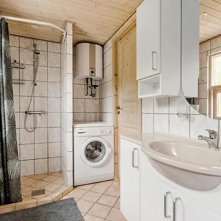 3 Bedroom Beautiful In Holiday home
