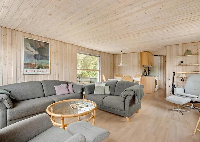 3 Bedroom Beautiful In Casa de Férias Ringkøbing