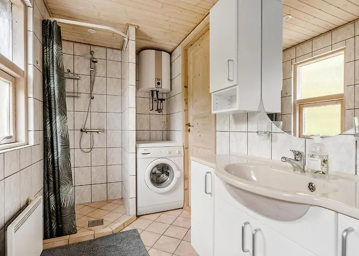 3 Bedroom Beautiful In Casa de Férias
