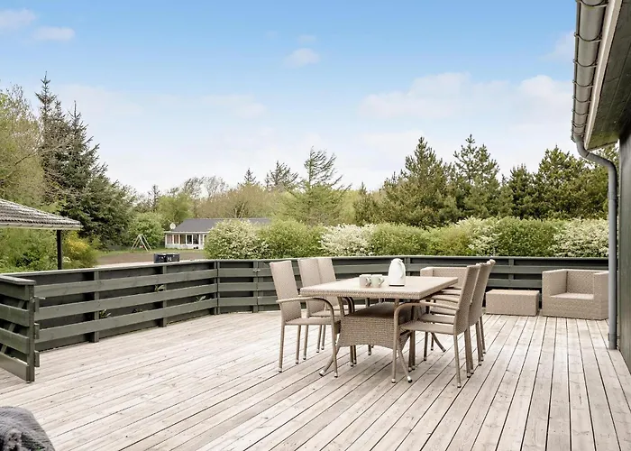 3 Bedroom Beautiful In Casa de Férias Ringkøbing